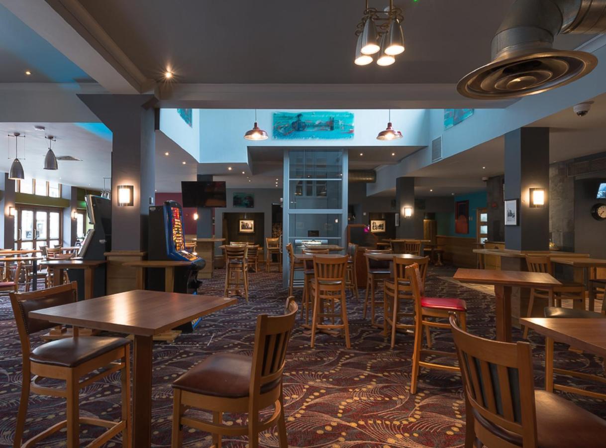 Admiral Of The Humber Wetherspoon Kingston upon Hull Exteriör bild